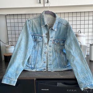 Light wash, vintage Levi denim jacket